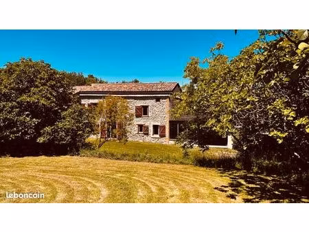 terrain 8 pièces 347 m²