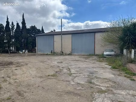 local hangar - stockage matériel