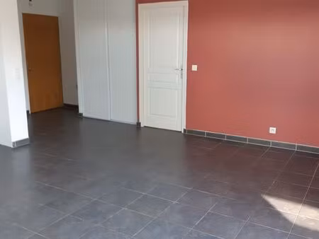 appartement 2 pièces avec balcon parkings