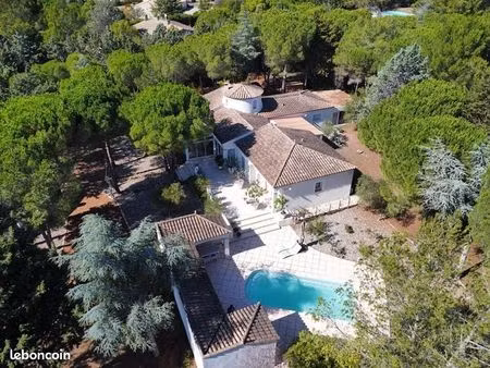 maison 9 pièces 243 m2