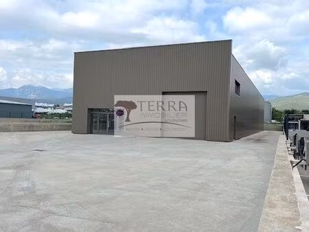 local 570 m² travo