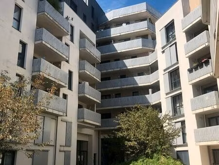 loue 2p de 49m2 en plein centre ville de bagnolet. au pied de la mairie. 10mn métro gallie