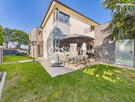 maison 8 pièces 147 m²