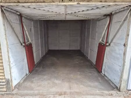 loue garage ni eau ni électricité / box fermé blanc mesnil