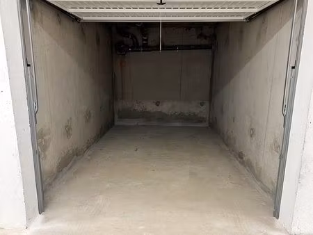 garage / box fermé à louer