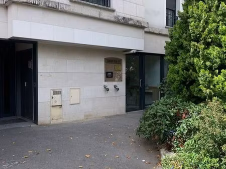 local commercial 60m2 + jardin