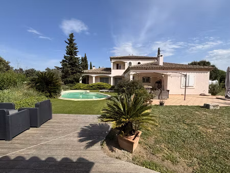 villa 4 faces avec piscine