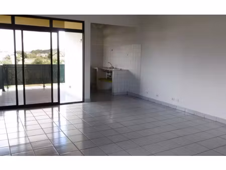 location appartement  m² t-2 à kourou  790 €