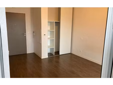 location appartement  m² t-1 à la rochelle  665 €