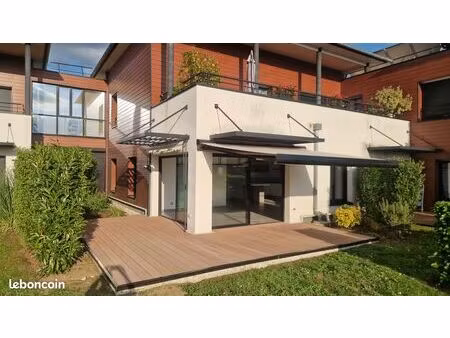 santeny (94) appartement 3 pièces de 75 m2 carrez + 61 m2 de dépendances