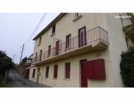 beau t2 dans le calme  2 balcons avec vues  parking et terrain