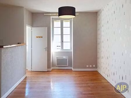 location appartement 2 pièces à la roche-sur-yon (85000) : à louer 2 pièces / 38m² la roch