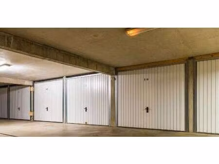 location garage box et parking à rezé (44400) : à louer / rezé