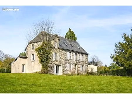 mur-de-barrez : demeure en pierre de 181 m² sur 3000 m² de terrain