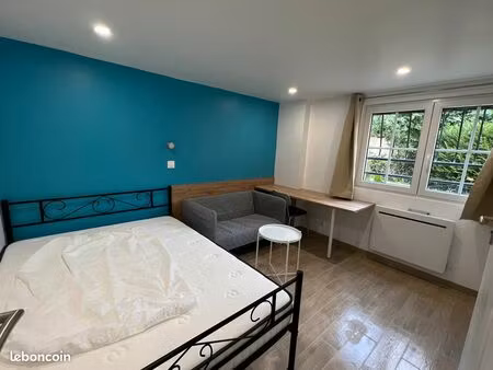 studio meublé situé au centre ville