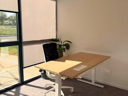 bureau meublé 10m² + 2 places de parking à louer