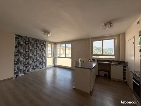 f3 résidence du stade + parking