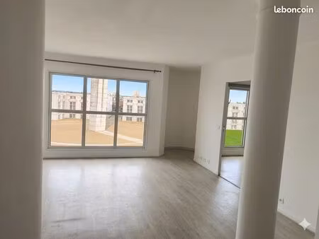 bel f3 lumineux  vue dégagée  tout à pied (rer a 2 min  île de loisirs)