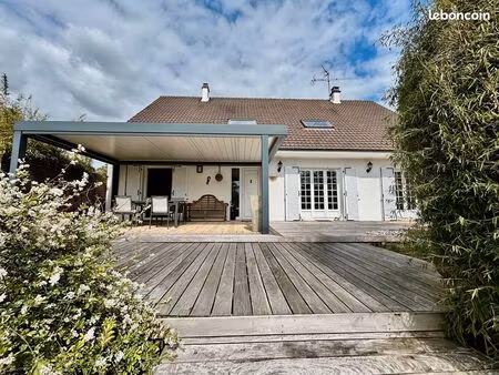 maison 9 pièces 259 m²