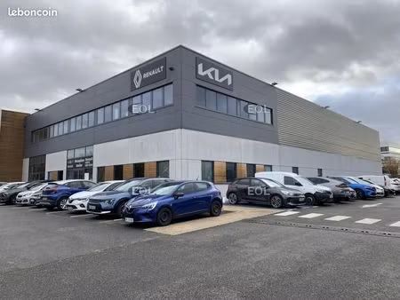 local d'activité 1 686 m²