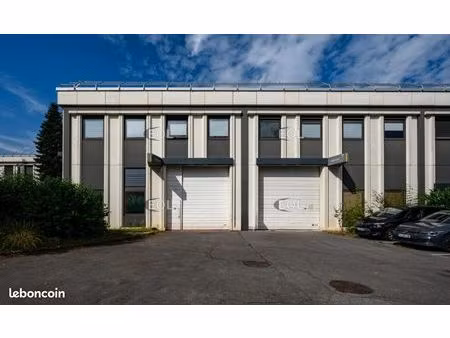 local d'activité 597 m²