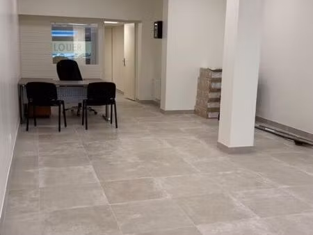 local commercial 77 m² caen