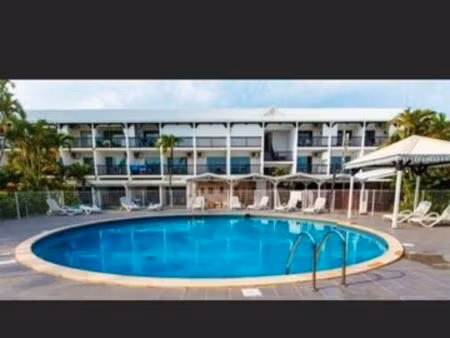 joli studio idéalement situé dans une petite résidence calme et sécurisée avec piscine et 