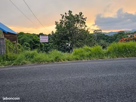 terrain environ 6 ares (600 m²) – secteur le grand morne