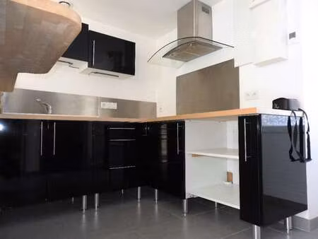 location maison meublé à montaigu (85600) : à louer meublé / 60m² montaigu