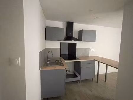 à louer – charmant studio entièrement rénové à jarnac