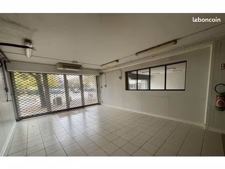grand local à louer tous commerces 185 m2