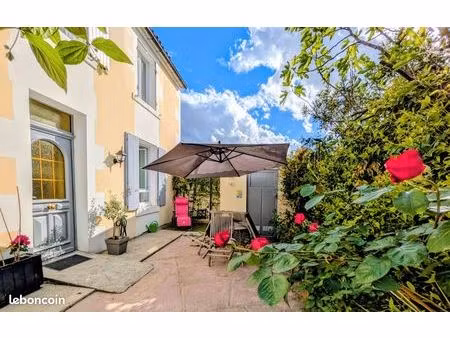 charmante maison de ville au calme