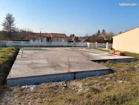 terrain avec une dalle béton 159 m2 prêt à batir