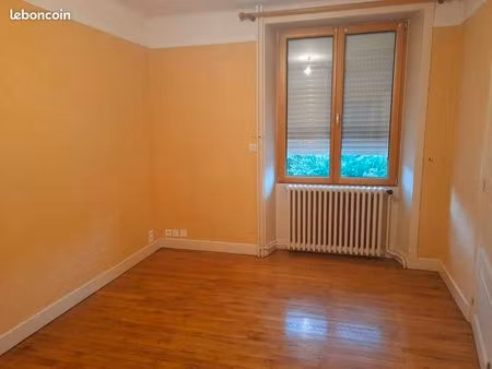 appartement 3 pièces à vic sur cère