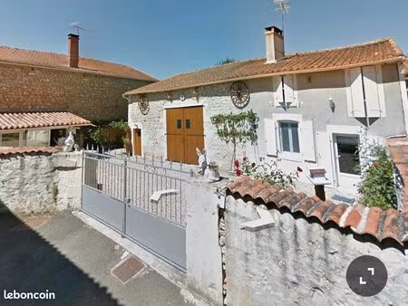 jolie petite maison de campagne en pierre  très proche de la rochefoucauld