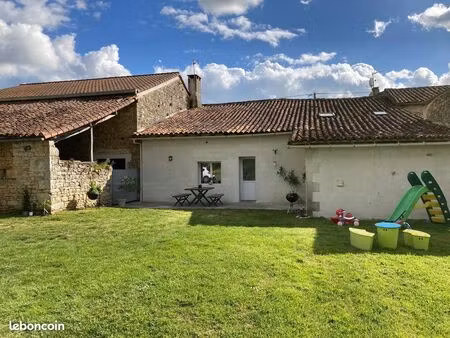 maison de caractère avec dépendances multiples — cadre calme et verdoyant