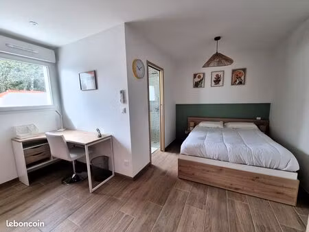 studio tout équipé - une place de parking