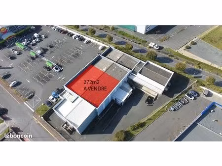 à vendre – local commercial de 272 m² à vaux-sur-mer (mitoyen grand frais et norauto)