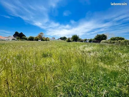 terrain 1048 m² arvert