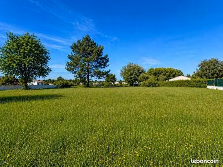 terrain 446 m² etaules