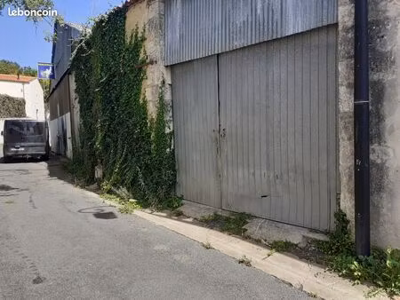 dependance et hangar 527 m2