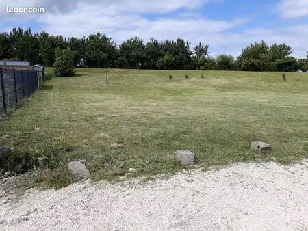 terrain 648 m² viabilisé