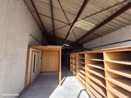 local de stockage 110m²