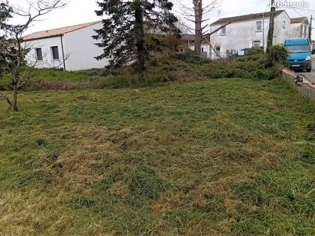 terrain constructible – 547 m² – à 10 min de châtelaillon-plage