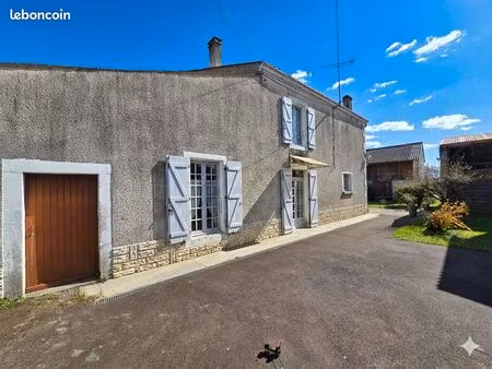 maison 4 pièces 775 m²