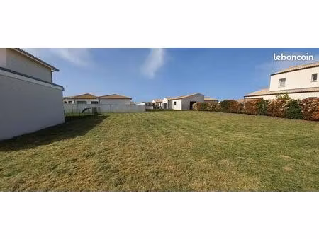 terrain de 678 m2
