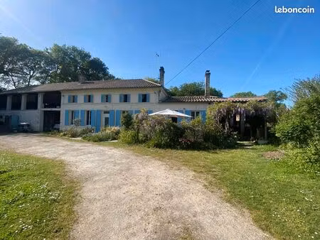 maison en pierre 164 m² – 3 ch – terrain 2100 m² – garage 99 m² – charme +++