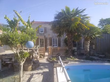 charentaise atypique avec piscine