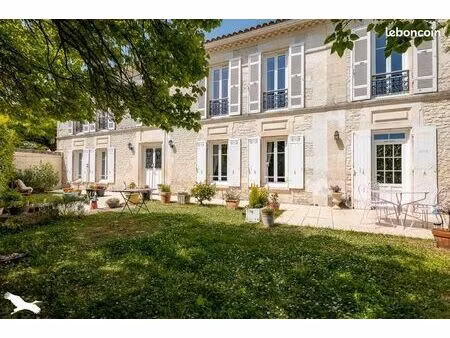 maison 7 pièces 258 m²