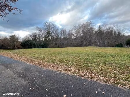 terrain 1 560 m² gumond